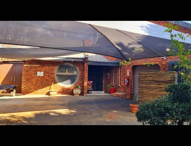 5 BEDROOM HOUSE FOR SALE IN MEYERHOF